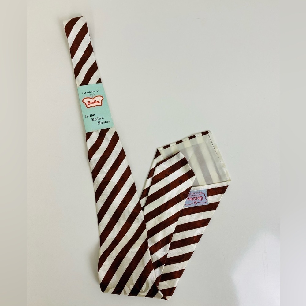 Vintage Wembley Necktie, 1950s Graphic Print Tie, New Old Stock Necktie, Rayon